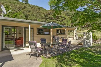 Hill Cottage (Bachcare) - Featherston