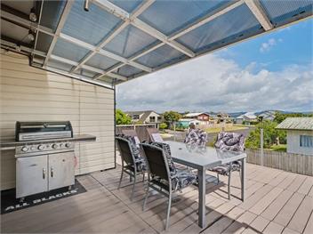 The Summer Bach at Cooks Beach - Whitianga