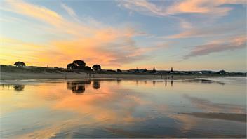 Whanga beach front (Surfside Six) - Whangamata