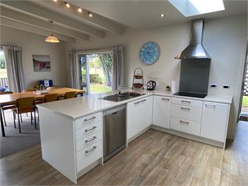 A Modern Kiwi Retreat – Golf Course Views 138 KIWI ROAD WHANGAMATA - WHANGAMATA