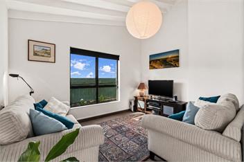 Village Apartment, just steps from centre of town - Hastings