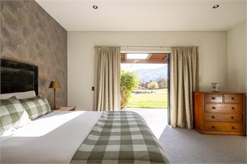Dalefield Hideaway | Hot Tub & Mountain Views - 