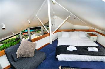 'Beach Views' - Executive Waterfront Holiday Home - Nelson