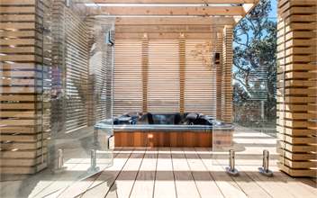 ONETANGI BELLE : Coast and Country - Waiheke Island, Auckland