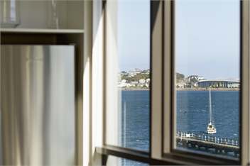 Stay in Wellington - The Penthouse on Evans Bay - Wellington