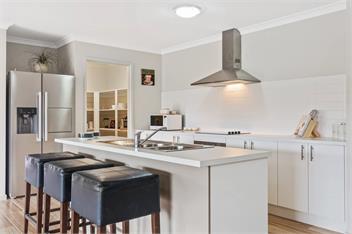 Large Home with Privacy and Views, Sleeps 12 - Melbourne