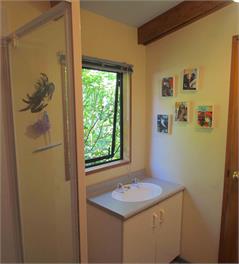 MOANANUI LODGE. Relax Heaven ! 15 sec stroll to beach Views frm every window - Banks Peninsula