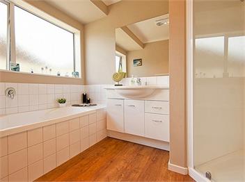 Bliss by the Beach (Bachcare) - Whangamata