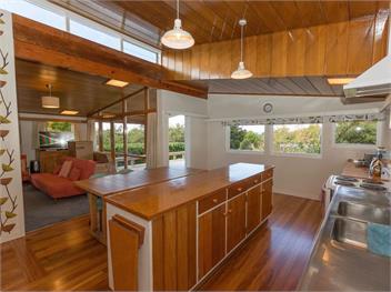 Sixties Cedar Bach (Bachcare) - Kuratau