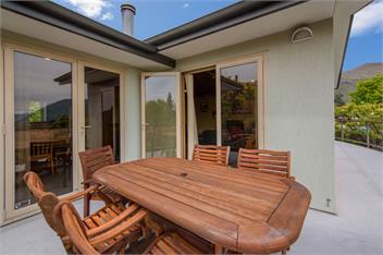 Retro Ski Lodge (Bachcare) - Wanaka