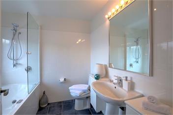 Central Water Views (Bachcare) - Queenstown