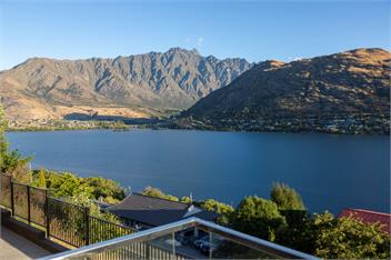 Queenstown Mountain & Lake Views Villa - Queenstown 9300