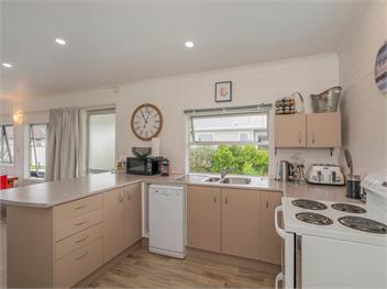 Bach Life on Seabreeze (Bachcare) - Whangamata