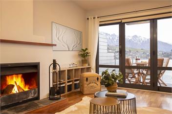 Livin' on Lake Time | Waterfront Accommodation - Queenstown