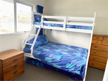 LARGE BACH 500 METRES FROM BEACH - Whangamata