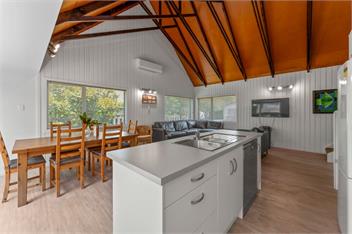 Stroll to the Lake - Kinloch - 250m walk - Taupo