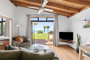 Beachfront Villa at Adrift in Golden Bay - Tukurua