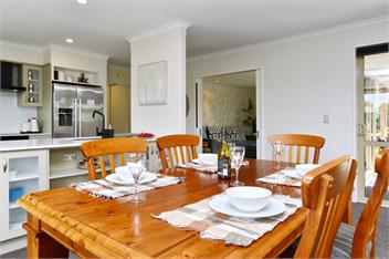 Stay at Puhara - Parklands Getaway - Christchurch