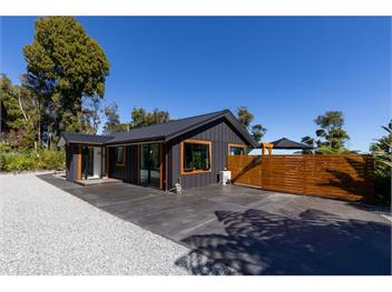 Glass Horizon (Bachcare) - Ruthherglen