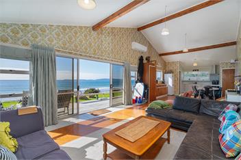 MATARANGI BEACH FRONT - RICHARDSONS - Whitianga
