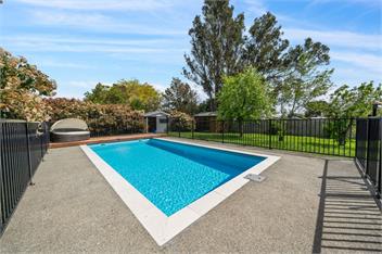 Poolside Villa on Dublin (Bachcare) - Martinborough