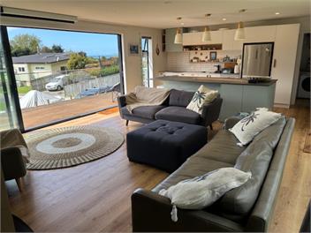 Modern Coastal Retreat - Marahau