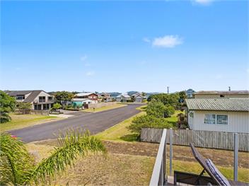 The Summer Bach at Cooks Beach - Whitianga