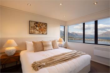 QT Paradise: Panoramic Views & Elegant Comfort - Queenstown