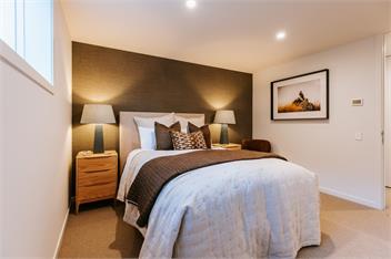 Korari House | Lake Views | Close to Town Centre | Sleeps 10 - Wanaka