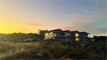 Whanga beach front (Surfside Six) - Whangamata