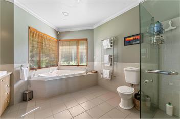 Tauhara Sunrise - Spa pool with Mountain & Lake views! - Taupo