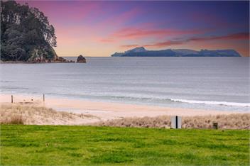 Sandy Feet Beach House - right across from Onemana Beach - 