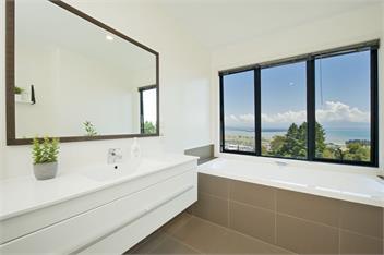 'Commodore' - Nelson Sea View Holiday Home - Nelson