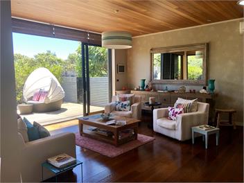 **Omaha Beach- Stylish Sun Filled Luxury Bach** - Auckland
