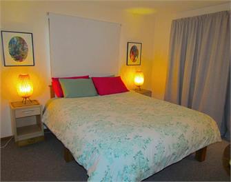 MOANANUI LODGE. Relax Heaven ! 15 sec stroll to beach Views frm every window - Banks Peninsula