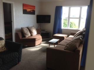 LOWES RETREAT (ON the Beach) - Opotiki