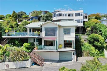'Harbour View - One' - Nelson Waterfront Apartment - Nelson