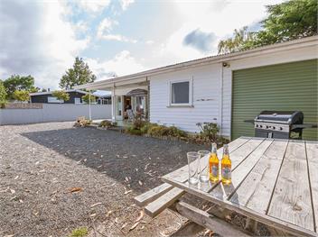 Lake Edge Cottage (Bachcare) - Waitahanui