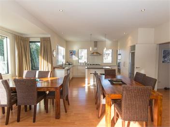 Modern Lake Haven (Bachcare) - Wanaka