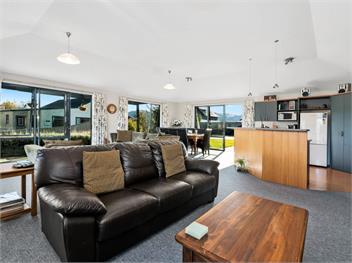 Mount Iron Magic (Bachcare) - Wanaka