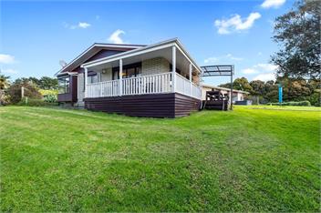 Courtside Quarters (Bachcare) - Waihi Beach