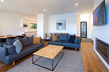 Queenstown Mountain & Lake Views Villa - Queenstown 9300