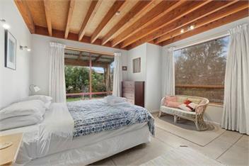 Great for families & groups, walk to town & lake - 