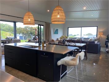 Mahia Bach with Spa - Mahia Beach