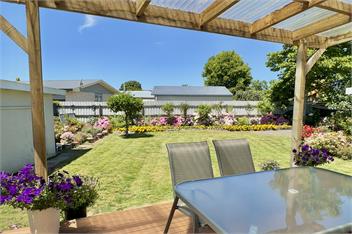 Large Sunny Home Close to It All - Relax & Explore - Nelson