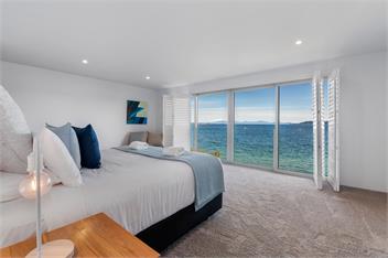 Linger Lakeside - Luxury Home above the Lake - Taupo