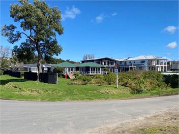 Manly Beachfront bach - Whangaparaoa