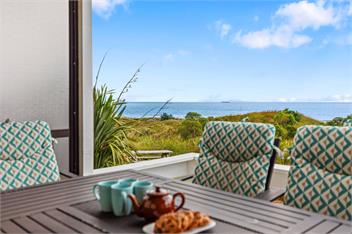 Sunny Seas Papamoa Beachfront Retreat - Papamoa