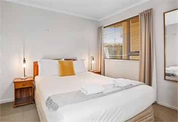 Top of the Lake - Spa Pool, Lake Views, Central to town - Taupo