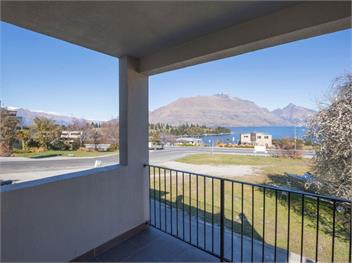 Lake and Mountain Ridge (Bachcare) - Queenstown